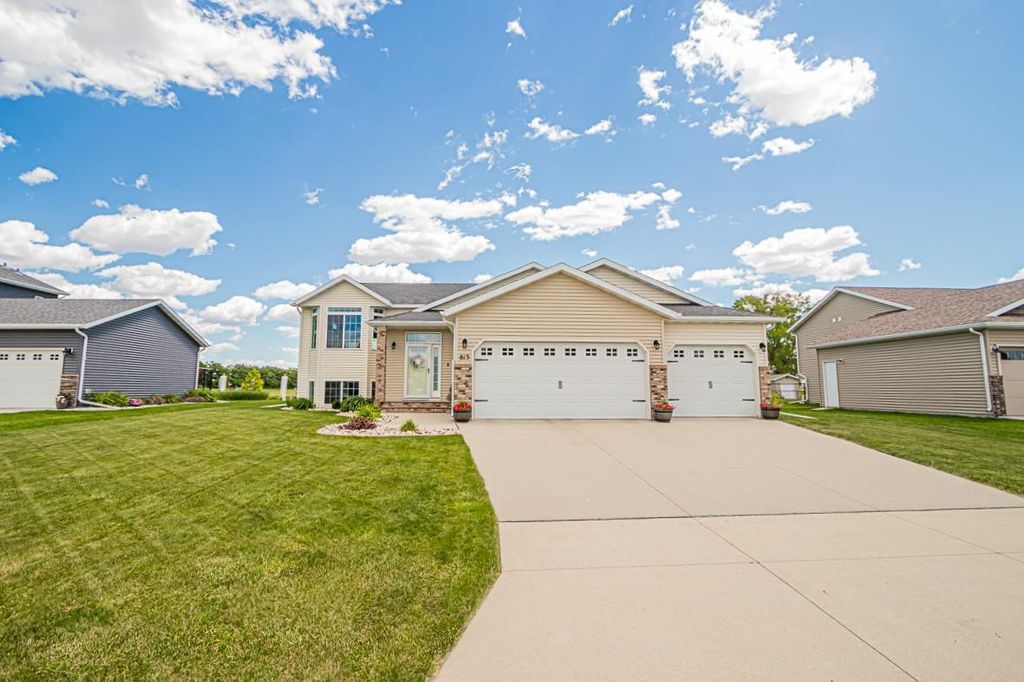 813 W Summerwood Trail, Dilworth, MN 56529