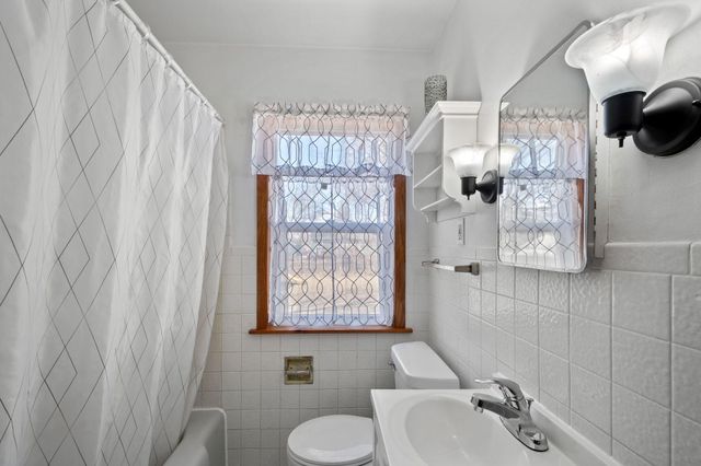 8236 18th Avenue S, Bloomington, MN 55425