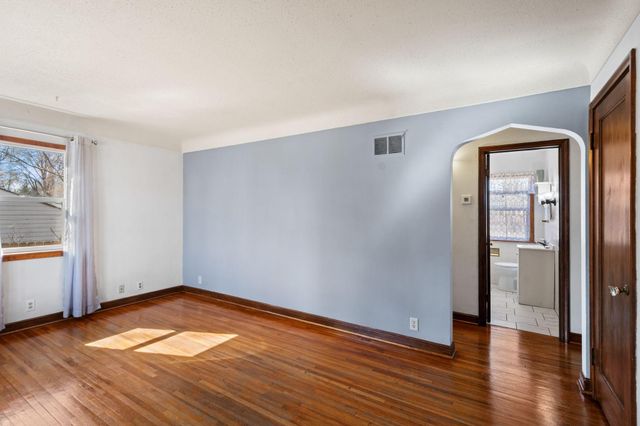 8236 18th Avenue S, Bloomington, MN 55425