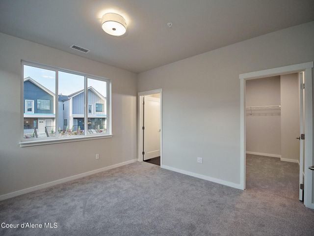 962 E Railroad Ave, Post Falls, ID 83854
