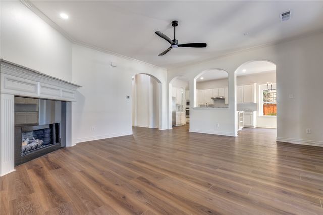 1727 E Branch Hollow Drive, Carrollton, TX 75007