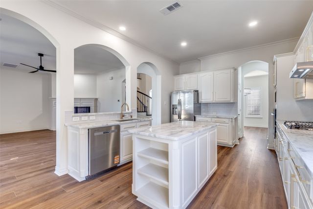 1727 E Branch Hollow Drive, Carrollton, TX 75007