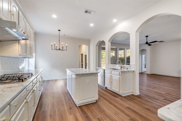 1727 E Branch Hollow Drive, Carrollton, TX 75007