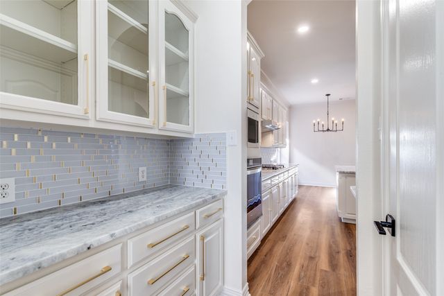 1727 E Branch Hollow Drive, Carrollton, TX 75007