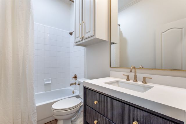 1727 E Branch Hollow Drive, Carrollton, TX 75007