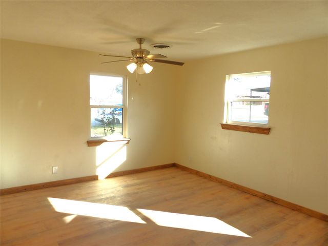 1922 S Pine, Brady, TX 76825