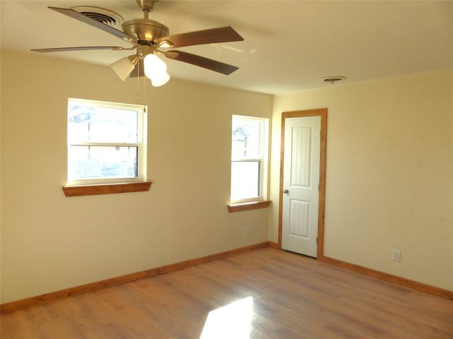 1922 S Pine, Brady, TX 76825