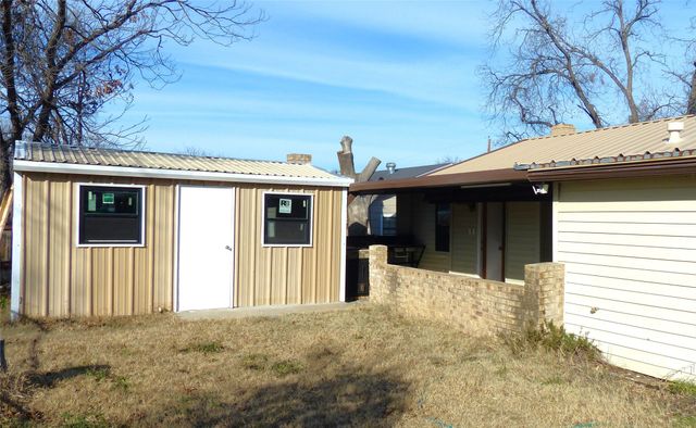 1922 S Pine, Brady, TX 76825