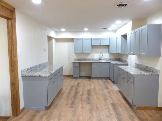 1922 S Pine, Brady, TX 76825