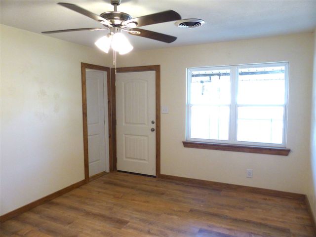 1922 S Pine, Brady, TX 76825