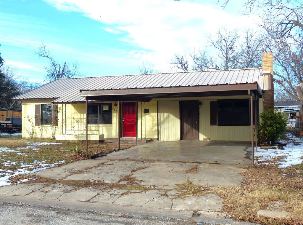 1922 S Pine, Brady, TX 76825