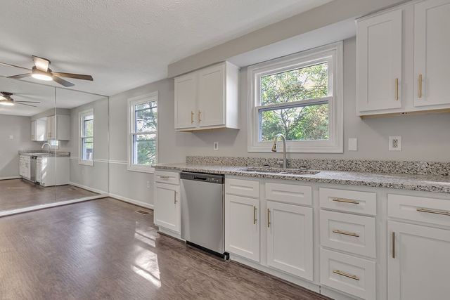 801 Lexington Dr, Hopewell Twp, PA 15001