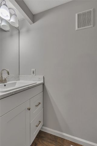 801 Lexington Dr, Hopewell Twp, PA 15001