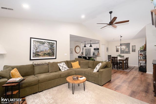56471 Chesapeake Trail, Utica, MI 48316