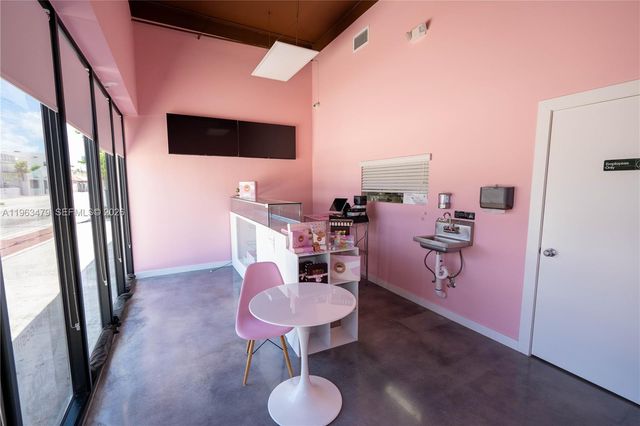 300 SW 17th Ave, Miami, FL 33135