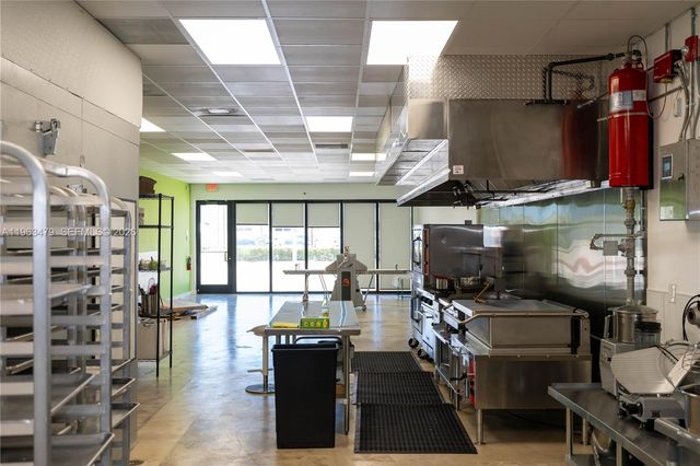 300 SW 17th Ave, Miami, FL 33135