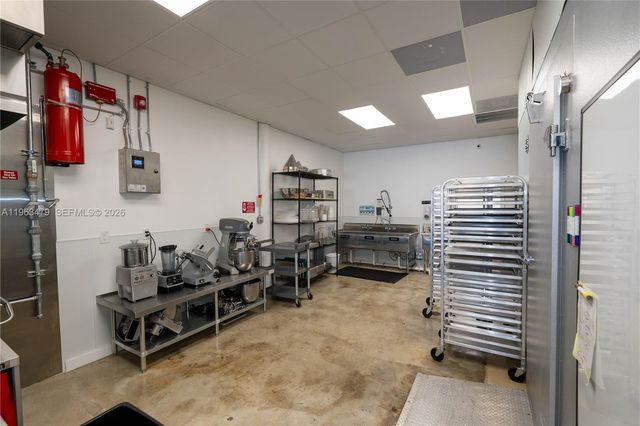 300 SW 17th Ave, Miami, FL 33135