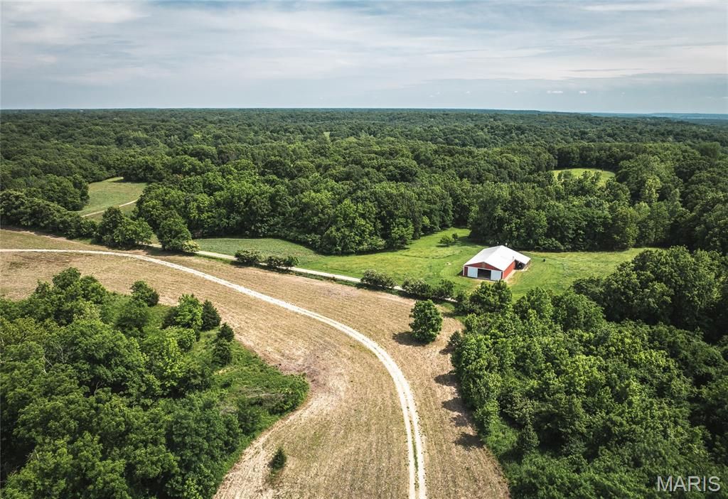 Image 2 of property listing at 1757 Infidel Hollow Road, Nebo, IL 62355