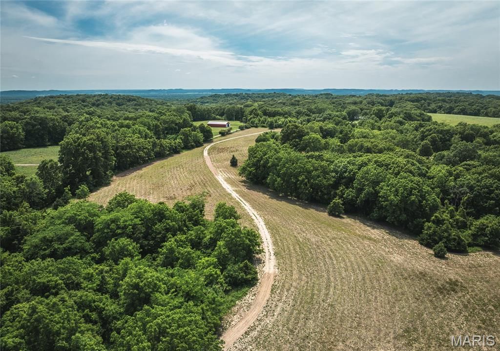 Image 20 of property listing at 1757 Infidel Hollow Road, Nebo, IL 62355