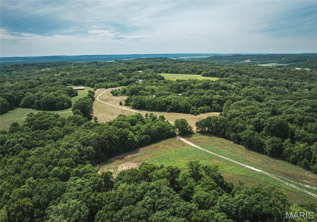 Image 26 of property listing at 1757 Infidel Hollow Road, Nebo, IL 62355