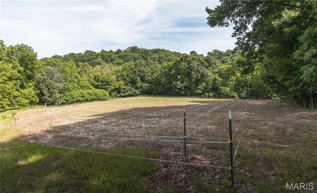 Image 34 of property listing at 1757 Infidel Hollow Road, Nebo, IL 62355