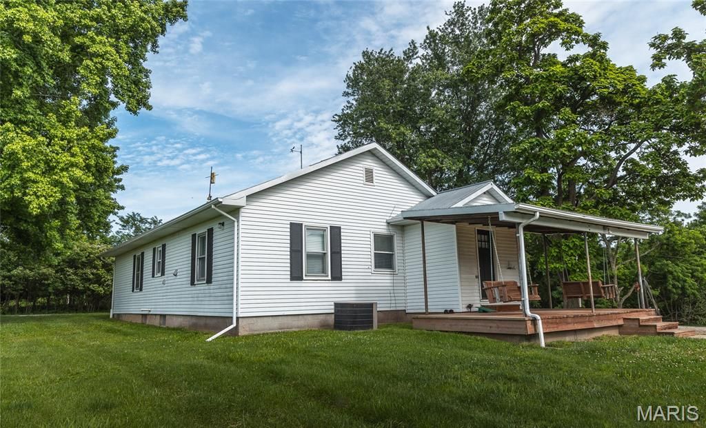 Image 43 of property listing at 1757 Infidel Hollow Road, Nebo, IL 62355