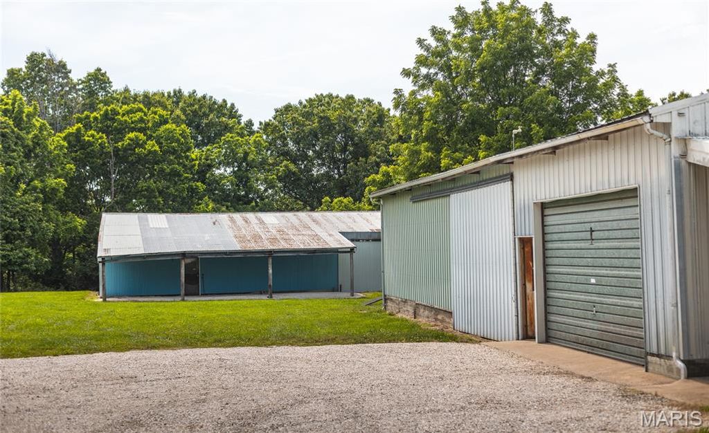 Image 10 of property listing at 1757 Infidel Hollow Road, Nebo, IL 62355