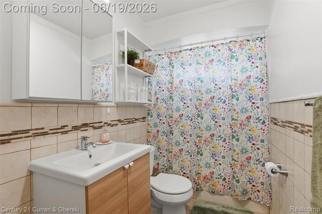 24605 Eton Avenue, Dearborn Heights, MI 48125