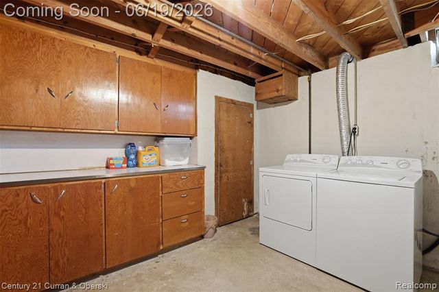 24605 Eton Avenue, Dearborn Heights, MI 48125