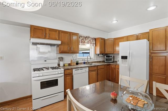 24605 Eton Avenue, Dearborn Heights, MI 48125