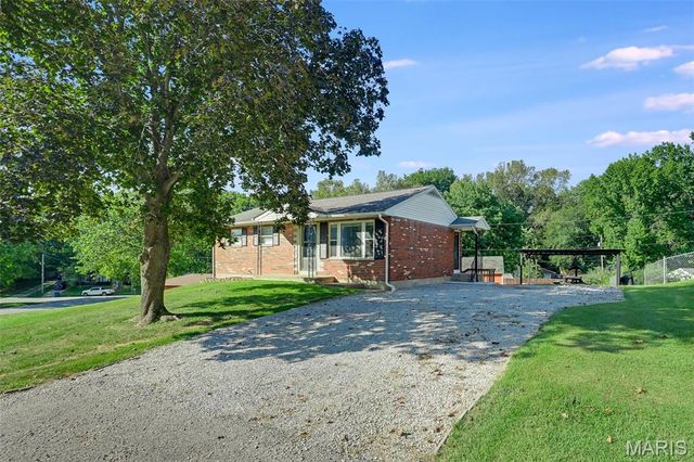 135 Appletree Lane, Glen Carbon, IL 62034