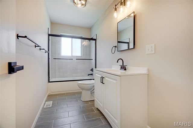 135 Appletree Lane, Glen Carbon, IL 62034