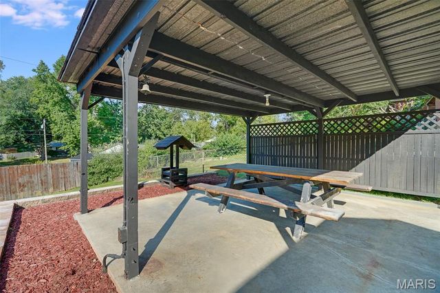 135 Appletree Lane, Glen Carbon, IL 62034