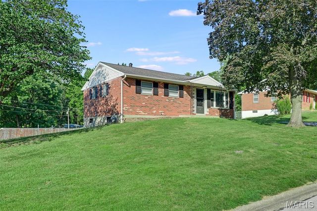 135 Appletree Lane, Glen Carbon, IL 62034