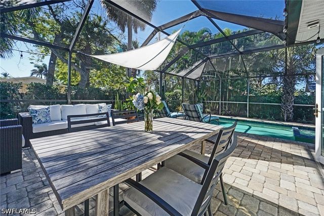 768 96th AVE N, Naples, FL 34108