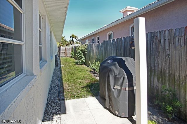 768 96th AVE N, Naples, FL 34108