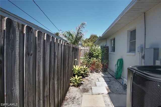 768 96th AVE N, Naples, FL 34108