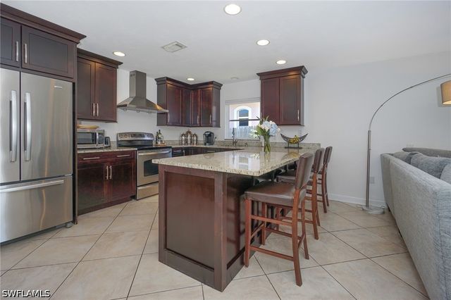 768 96th AVE N, Naples, FL 34108