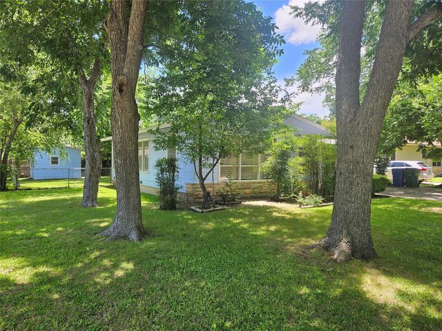 1003 Gilmore ST, Taylor, TX 76574