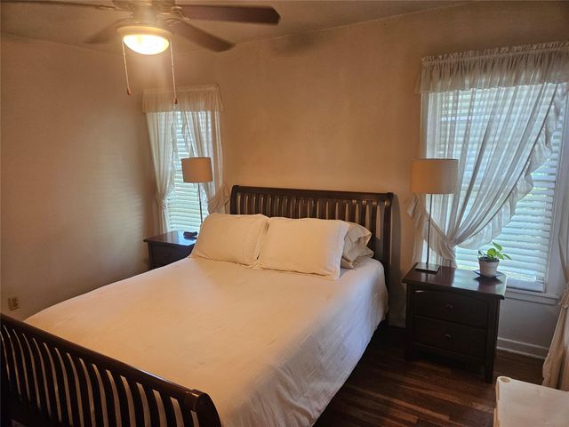 1003 Gilmore ST, Taylor, TX 76574