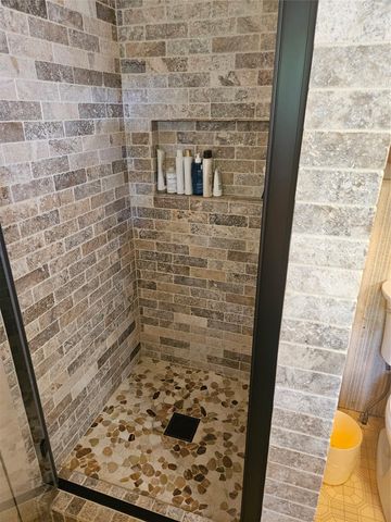 1003 Gilmore ST, Taylor, TX 76574