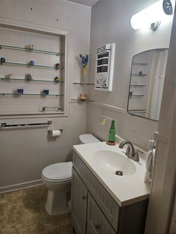1003 Gilmore ST, Taylor, TX 76574