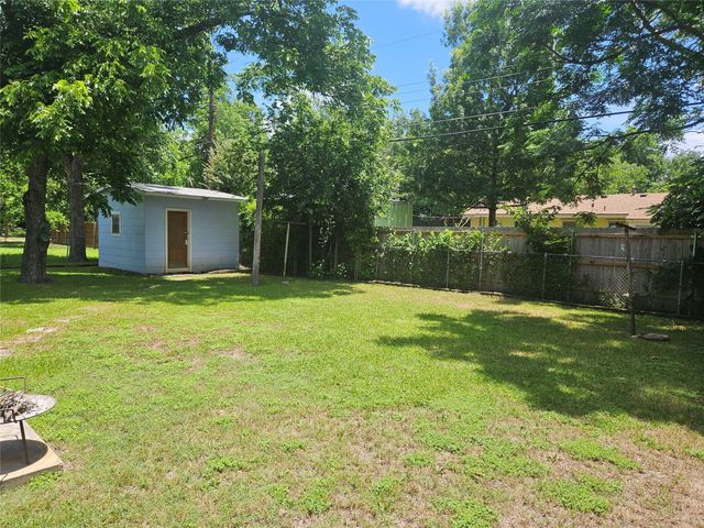1003 Gilmore ST, Taylor, TX 76574