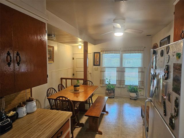 1003 Gilmore ST, Taylor, TX 76574