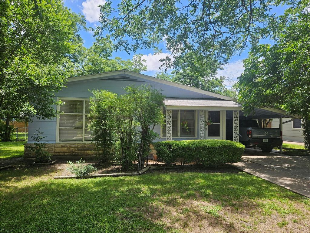 1003 Gilmore ST, Taylor, TX 76574