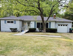 33 Lakewood Drive, Belleville, IL 62223