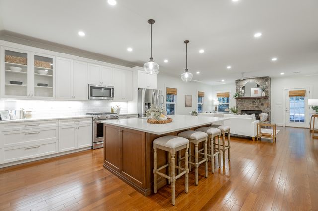 3680 Wilson Avenue, Signal Mountain, TN 37377