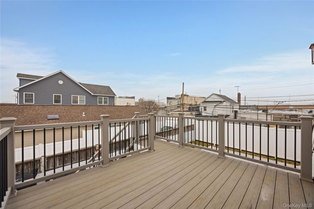 96 Warwick Road, Island Park, NY 11558