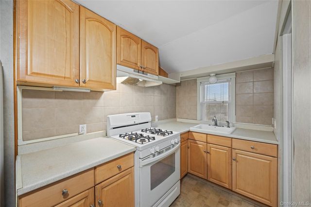 96 Warwick Road, Island Park, NY 11558