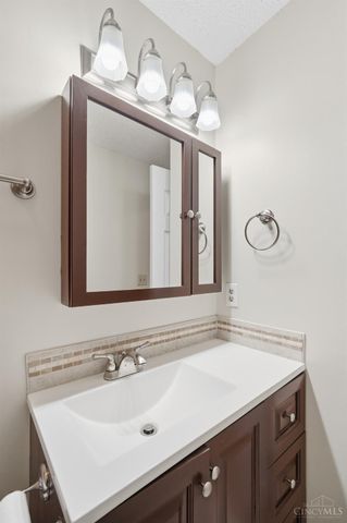 5196 Putters Circle, West Chester, OH 45069